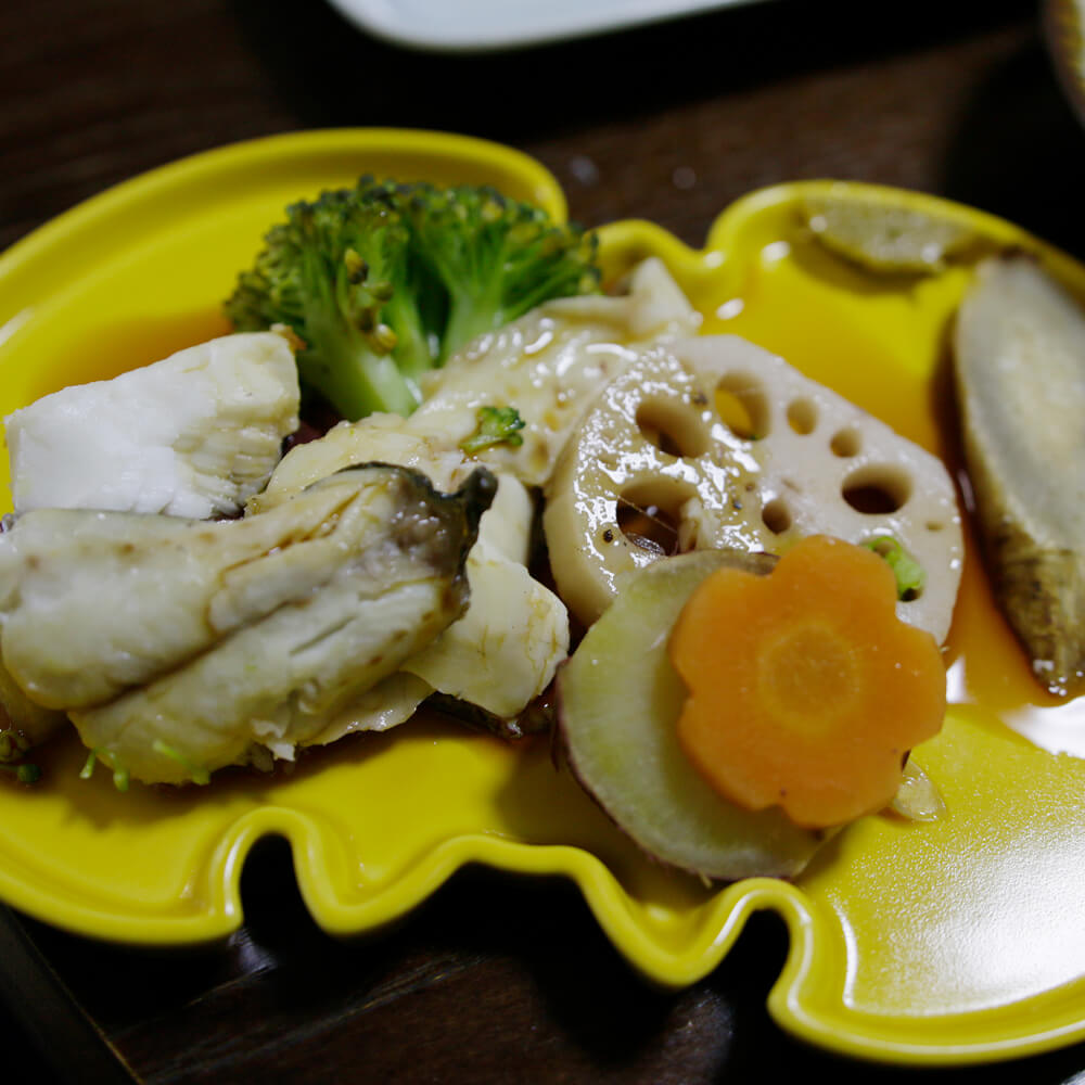 タジン鍋をさらによそう